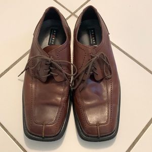 Men’s leather dress shoes